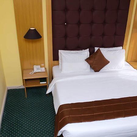 Bolingo Hotel Αμπούζα Εξωτερικό φωτογραφία